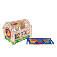 Дървена занимателна къщичка с цифри и часовник